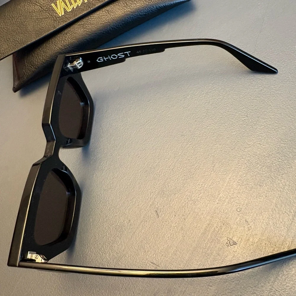 Valley Eyewear Black Geometric Frame Sunglasses